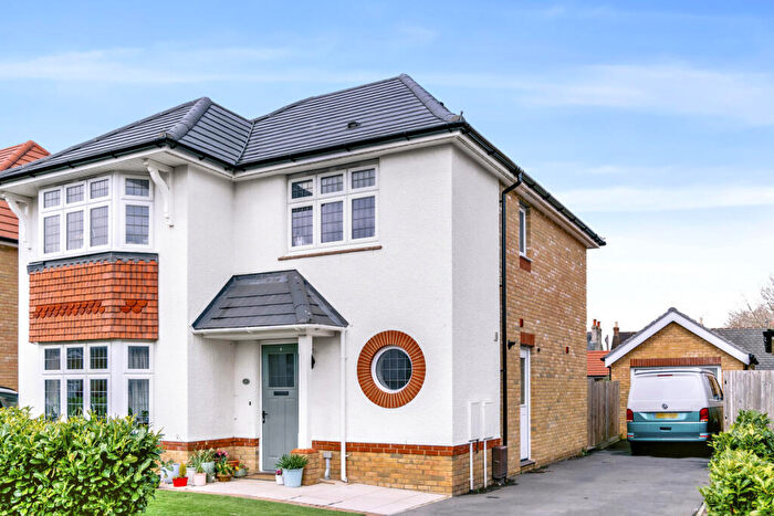 3 Bedroom Detached House For Sale In Tarragon Avenue, Chichester, PO20