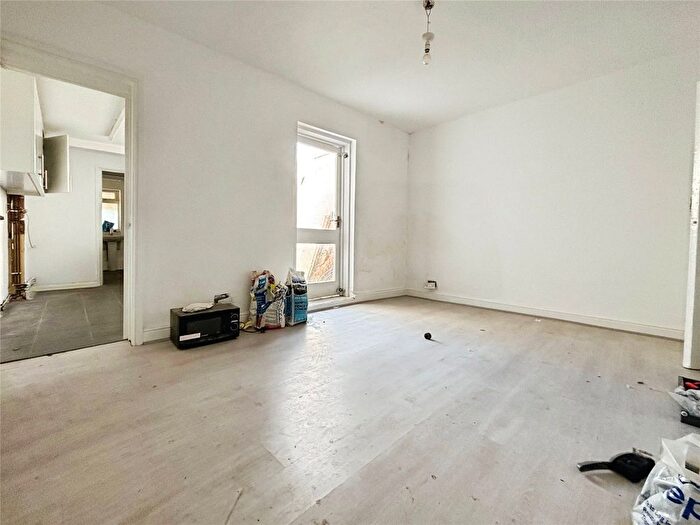 2 Bedroom Terraced House For Sale In George Street, Reading, Berkshire, RG1