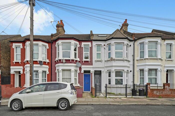 2 Bedroom Flat To Rent In Kellino Street, London, SW17