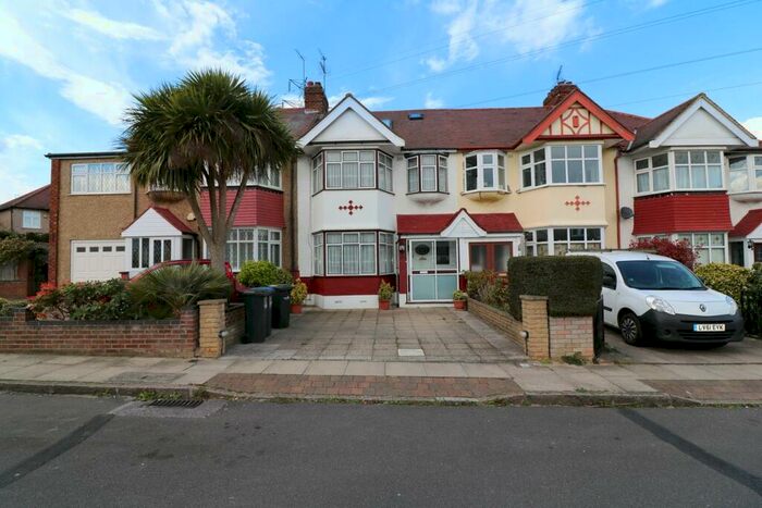 4 Bedroom Terraced House To Rent In Bullsmoor Gardens, Enfield, EN8