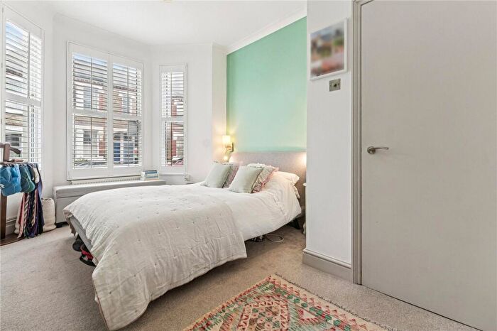 2 Bedroom Apartment For Sale In Kathleen Road, SW11