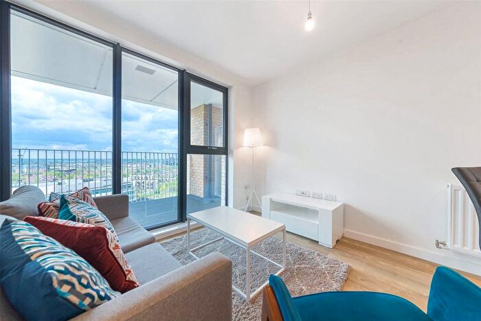 2 Bedroom Flat To Rent In Lakeside Drive, Park Royal, NW10