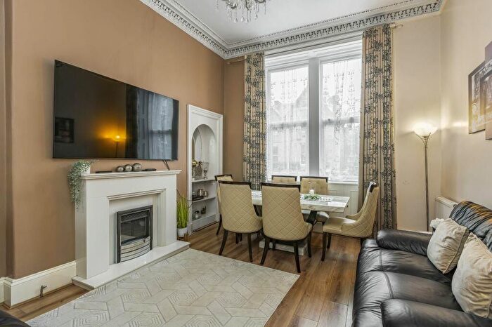 2 Bedroom Flat To Rent In Merchiston Avenue, Edinburgh, EH10