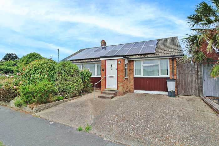 4 Bedroom Detached Bungalow For Sale In Longmynd Drive, Fareham, PO14