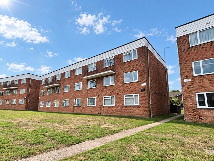 2 Bedroom Flat To Rent In Bracken Crescent, Bishopstoke, Eastleigh, SO50