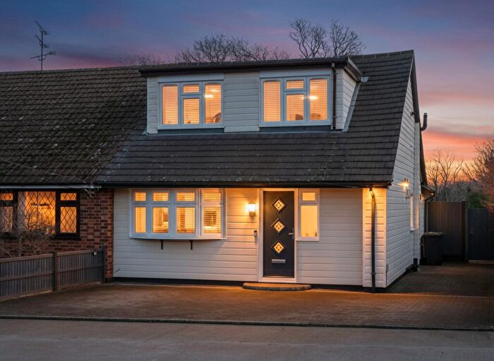 3 Bedroom Semi-Detached Bungalow For Sale In Burnham Road, Hullbridge, SS5