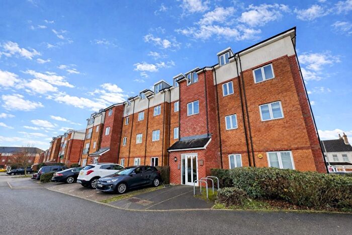 2 Bedroom Flat To Rent In Stokers Close, Dunstable, Bedfordshire, LU5