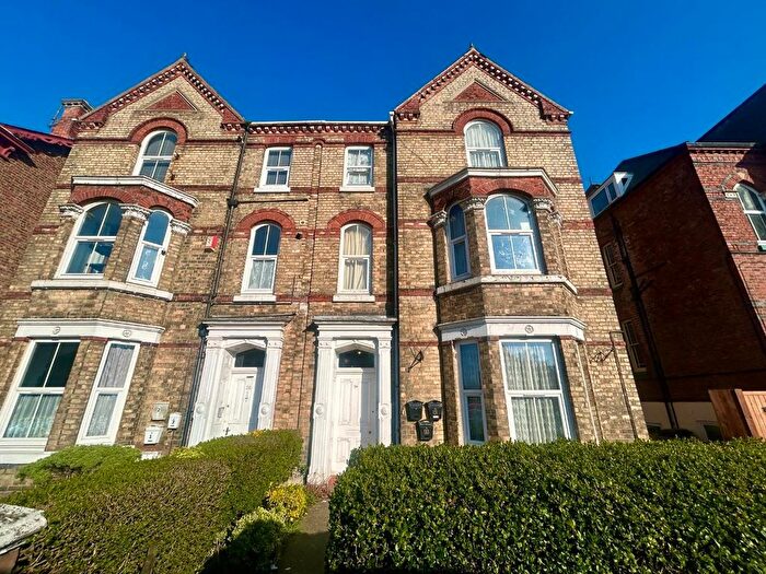 2 Bedroom Flat To Rent In Bed Second Floor Flat, Wellington Road, Bridlington, YO15
