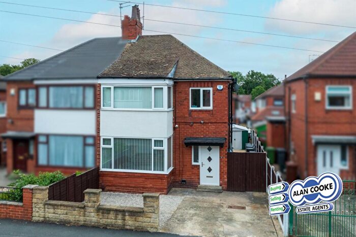 3 Bedroom Semi-Detached House For Sale In Grange Park Avenue, Oakwood, LS8