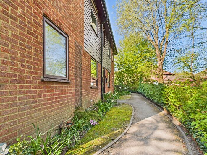 2 Bedroom Flat To Rent In Brookfield Close, Chineham, Basingstoke, RG24