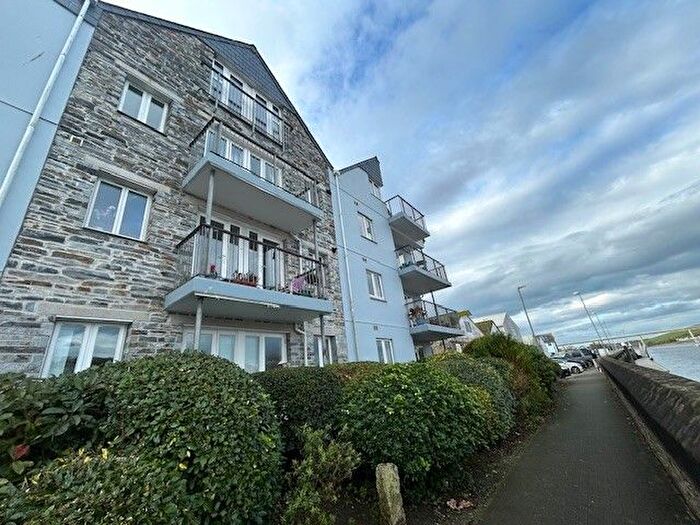 2 Bedroom Flat To Rent In Harbour Road Town Quay, Wadebridge, PL27