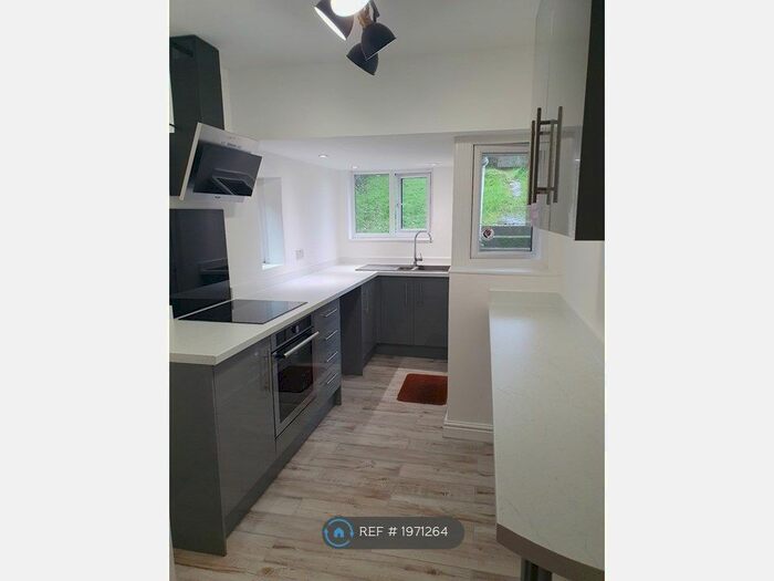 3 Bedroom Semi-Detached House To Rent In Hoker Road, Exeter, EX2