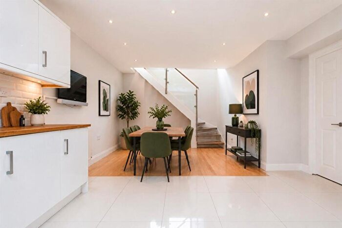3 Bedroom House To Rent In Union Walk, Shoreditch, London, E2
