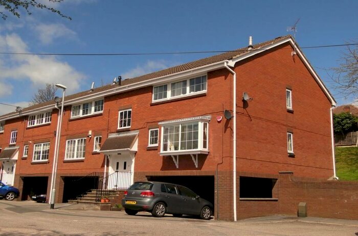 2 Bedroom Flat To Rent In Gledhow Valley Road, Moortown, Leeds LS17
