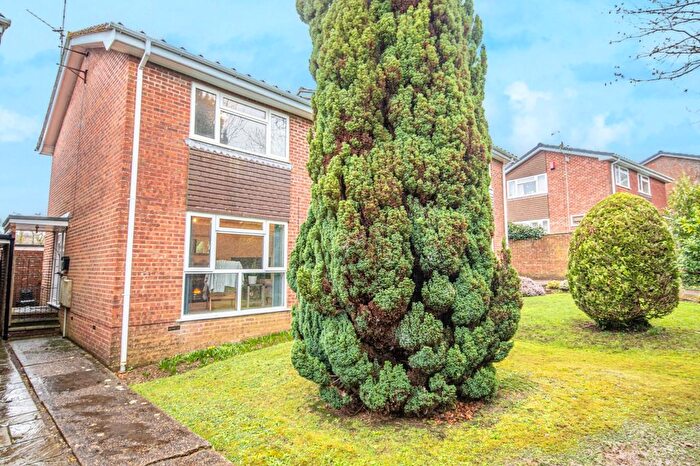 3 Bedroom Semi-Detached House For Sale In Fernside Walk, Fair Oak, Eastleigh, SO50