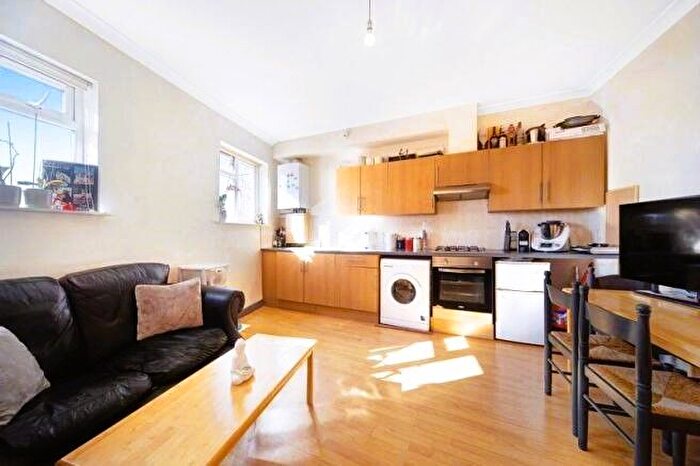 1 Bedroom Flat To Rent In Goldhawk Road, London, W12
