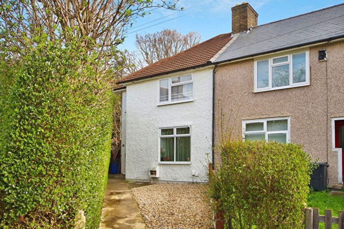3 Bedroom End Terrace House For Sale In Seton Gardens, Dagenham, Essex, RM9