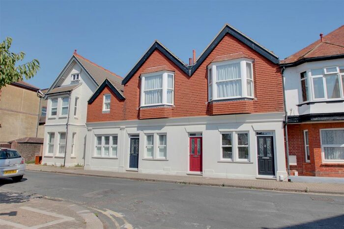 2 Bedroom Flat To Rent In Homeguard House, Thorn Road, Worthing, BN11