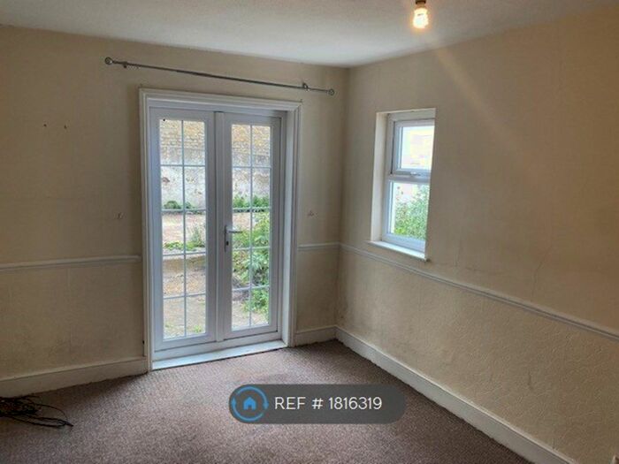 1 Bedroom Flat To Rent In Gowlett Road, London, SE15
