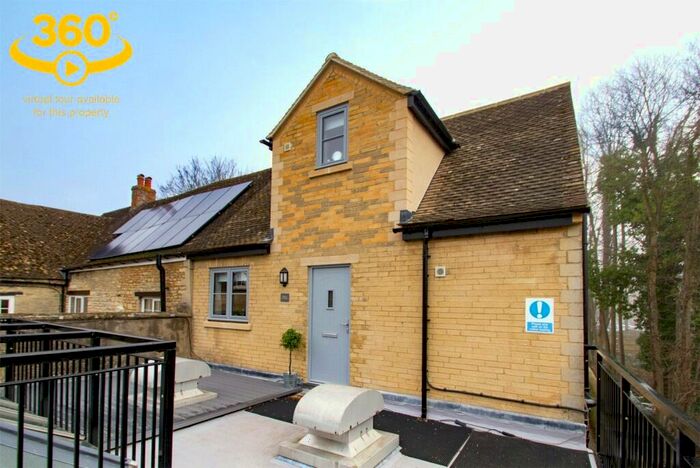 2 Bedroom Apartment To Rent In High Street, Witney, Oxfordshire, OX28