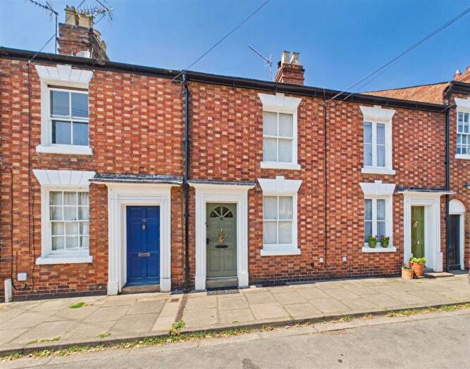 2 Bedroom Character Property For Sale In College Street, Old Town, Stratford-Upon-Avon, CV37