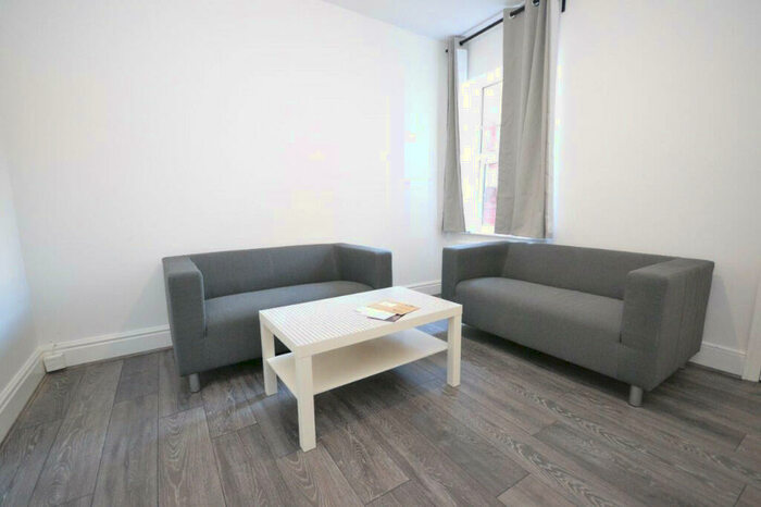 6 Bedroom Terraced House To Rent In Grange Avenue, Reading, Berkshire, RG6