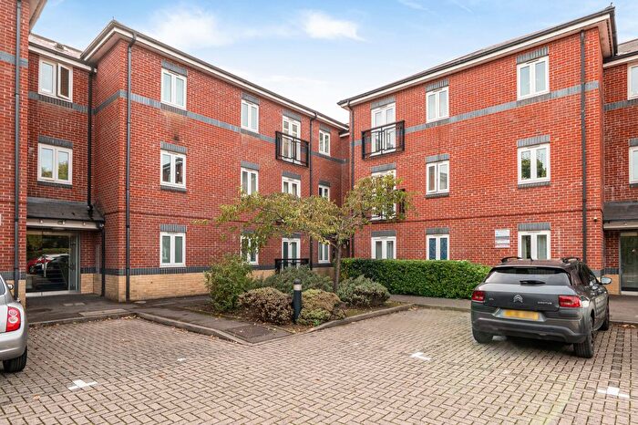 2 Bedroom Flat For Sale In Brasenose Driftway, Oxford, Oxfordshire, OX4