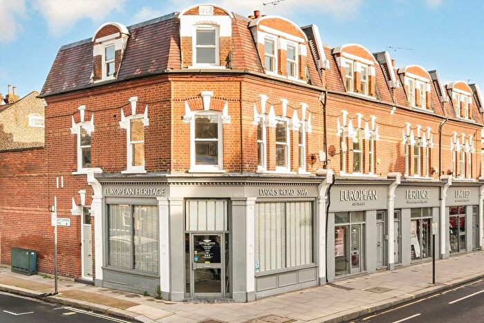 3 Bedroom Maisonette For Sale In Hartismere Road, Fulham, SW6
