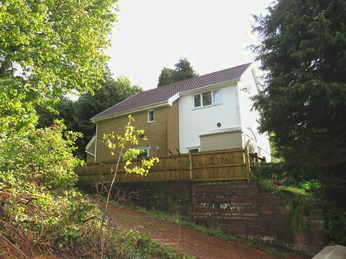 2 Bedroom Flat To Rent In Heol Y Bryn, Rhydyfelin, Pontypridd, CF37