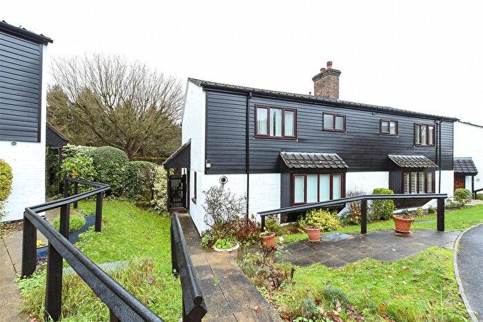 2 Bedroom Property For Sale In Haigh Crescent, Redhill, Surrey, RH1