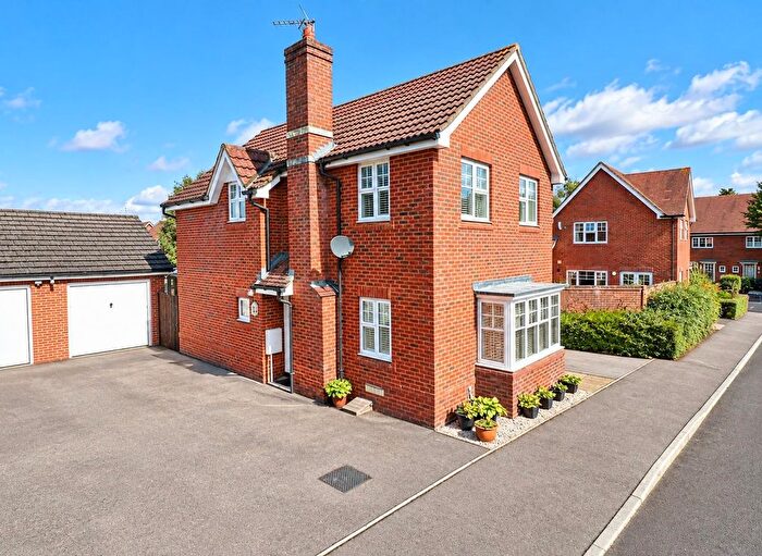 3 Bedroom Detached House For Sale In Bufton Field, North Warnborough, Hook, RG29
