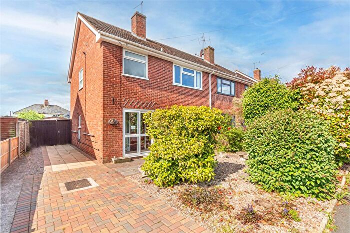 3 Bedroom Semi-Detached House For Sale In Stainburn Avenue, Worcester, WR2