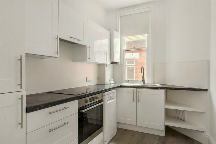 3 Bedroom Apartment To Rent In Crystal Palace Park Road, Upper Sydenham, London, SE26