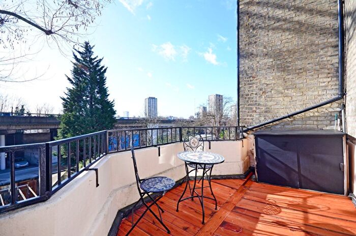 1 Bedroom Flat To Rent In Cambridge Gardens, Notting Hill, London, W10