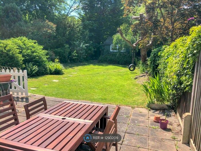 4 Bedroom Semi-Detached House To Rent In Dulwich Common, London SE21