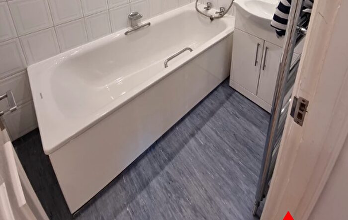 2 Bedroom Flat To Rent In Cambridge Gardens, London, W10