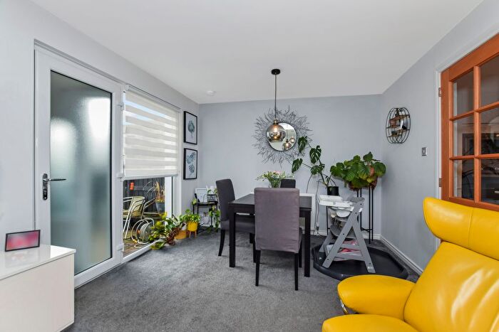 3 Bedroom End Of Terrace House For Sale In Cluny Place, Glenrothes, KY7