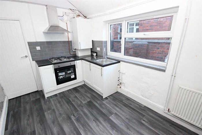 1 Bedroom Flat To Rent In Park Road, Netherton, Dudley, DY2