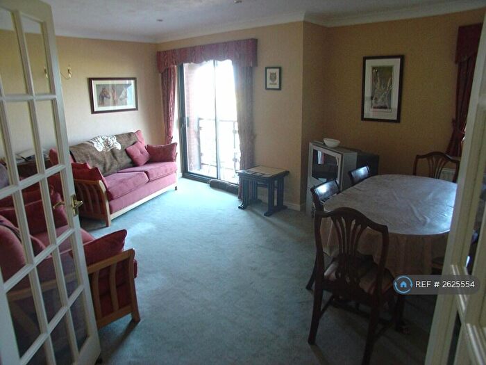 3 Bedroom Flat To Rent In Morlais, Conwy, LL32