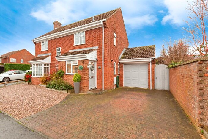 4 Bedroom Detached House For Sale In Webster Road, The Furlongs, Aylesbury, HP21