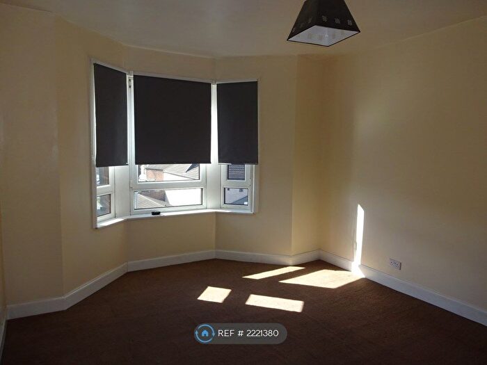 1 Bedroom Flat To Rent In Maxwellton Street, Paisley, PA1