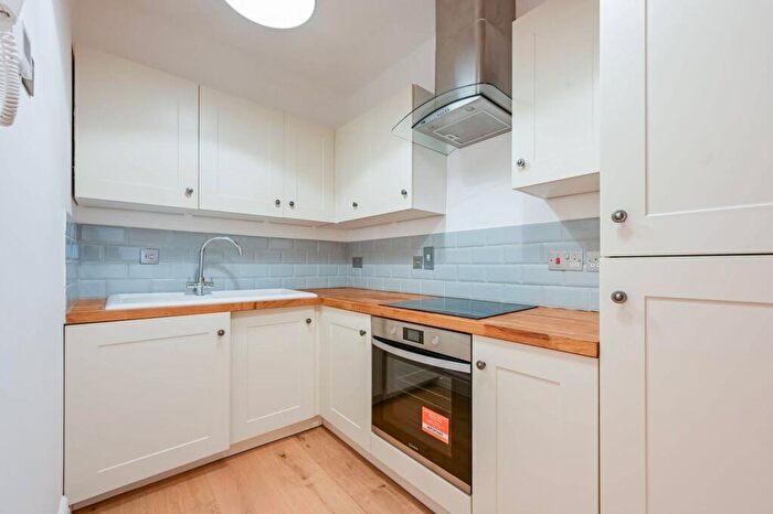 1 Bedroom Flat To Rent In St Leonards Road, Poplar, London, E14