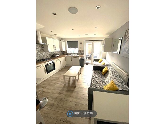 6 Bedroom Terraced House To Rent In Parkfield Place, Cardiff, CF14