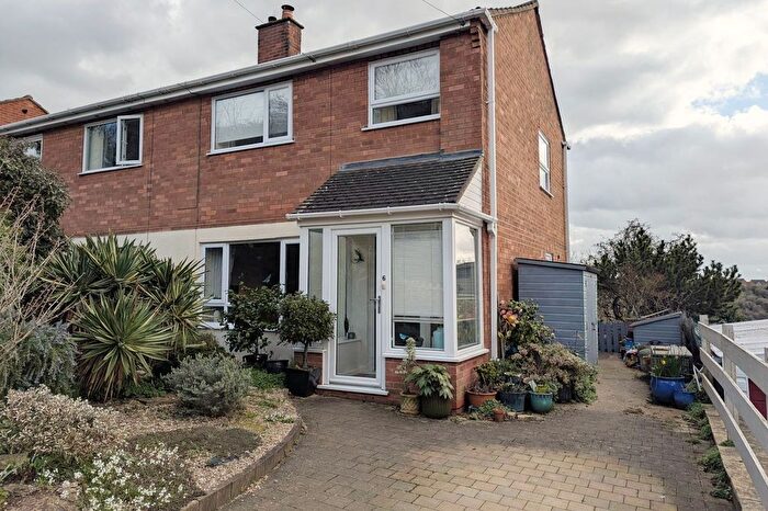 3 Bedroom Semi Detached House For Sale In Kenwood Close, Worcester., WR4
