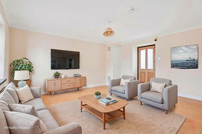 1 Bedroom Terraced House For Sale In Victoria Road, Bicester, OX26