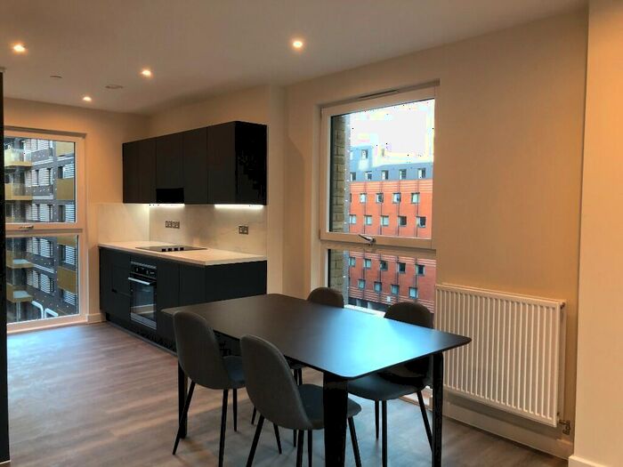 3 Bedroom Flat To Rent In Vanguard Way, London, E17