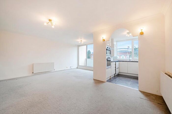 2 Bedroom Apartment To Rent In Hendon Hall Court, Parson Street, NW4