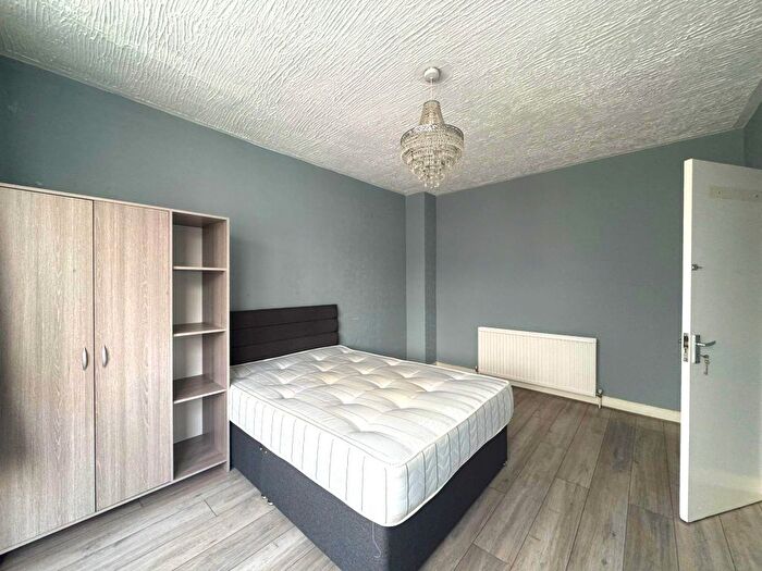 2 Bedroom Maisonette To Rent In Maybank Avenue, Wembley, HA0