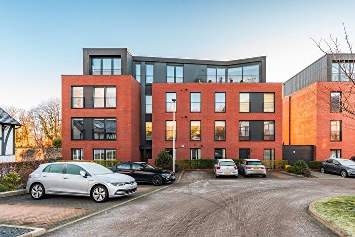 2 Bedroom Flat For Sale In / Cruickshank Gardens, Edinburgh, EH12