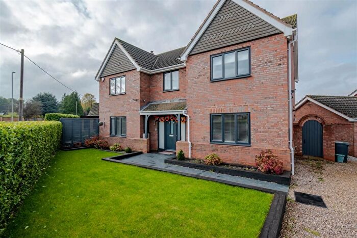 5 Bedroom Detached House For Sale In Owen Way, Rushden, NN10
